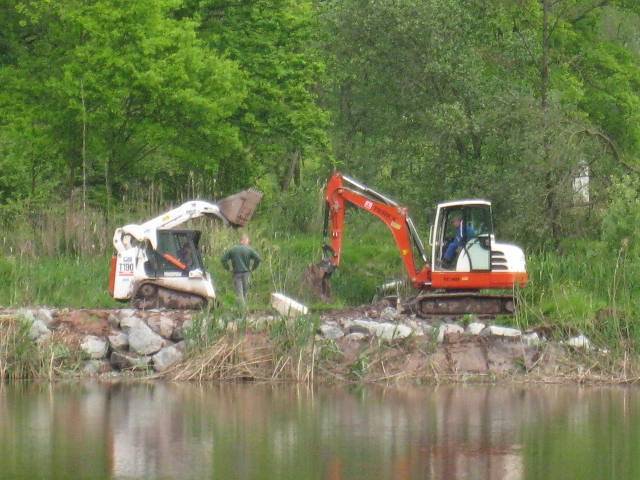 02_Kollektionen/205_aushub_u.erdarb_wasserbausteine_im_uferbereich_versetzen.jpg